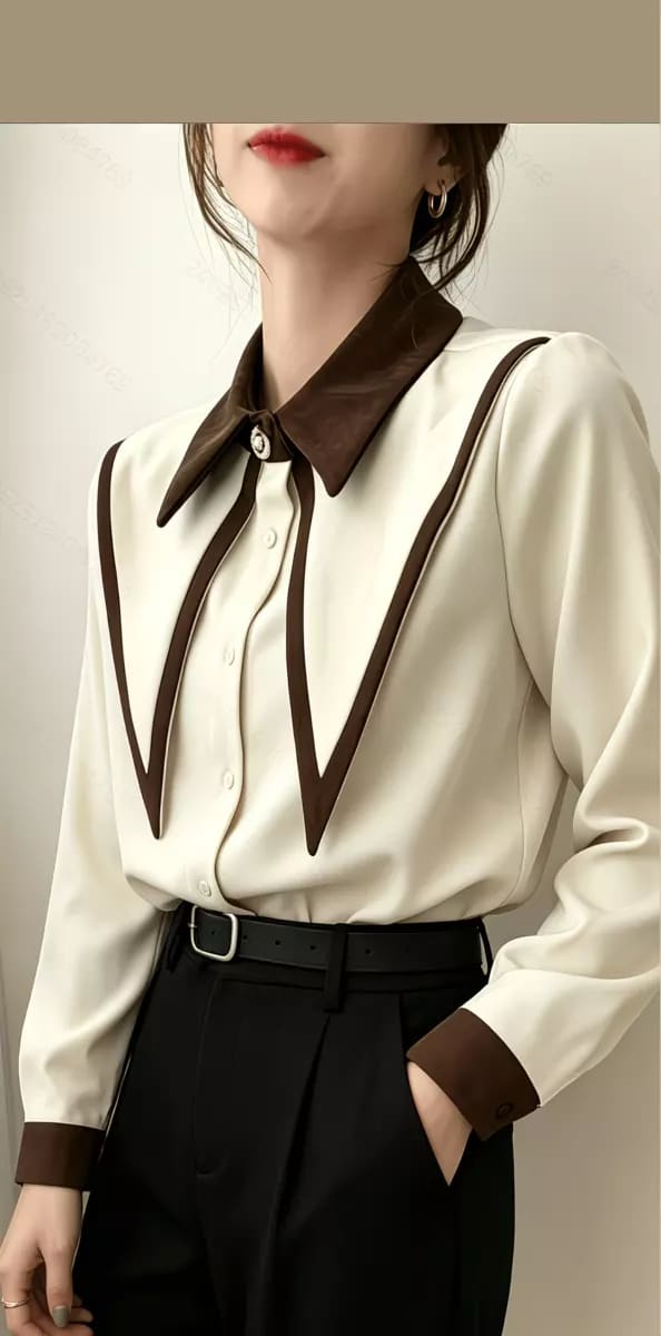 BLUSA CON CUELLO PUNTIAGUDO TALLA L