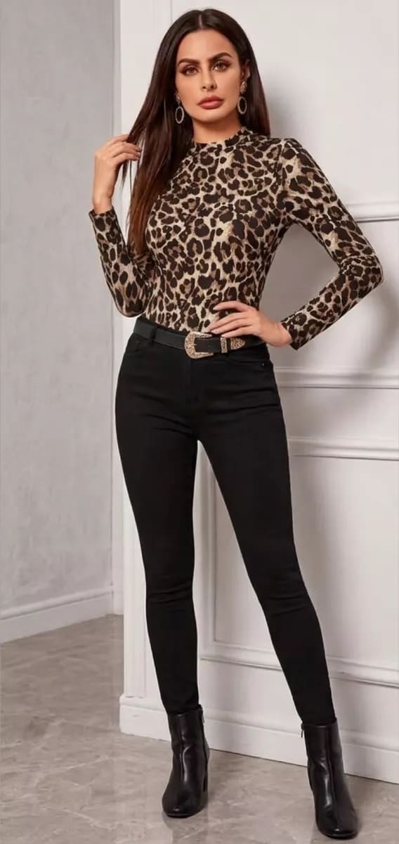 BLUSA MANGA LARGA CUELLO ALTO EN ANIMAL PRINT XL